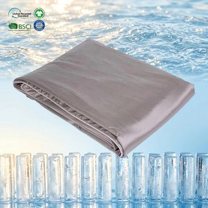 Couette matelassée légère et résistante, lavable, gris argenté, pour l'été, idéale pour l'hôtellerie - Product Image 1