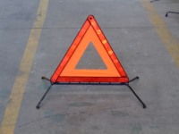 Triangle d'avertissement de sécurité réfléchissant haute visibilité approuvé par le DOT Triangle d'avertissement de trafic pliant Triangle de trépied d'avertissement pour voiture d'urgence