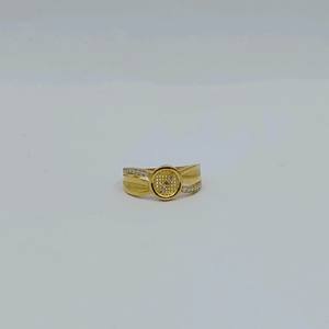 Exquisito Anillo de Filigrana de Oro Amarillo de 22K para Mujer con Centro Redondo Radiante y Diseño de Banda con Incrustaciones de Piedras Brillantes - Product Image 1