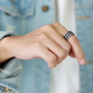 Anillo Grueso Plateado de Acero Inoxidable Estilo Punk Vintage a Prueba de Agua con Correa para Hombre - Product Image 6