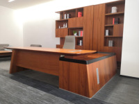 Bureau de direction convertible en forme de L, moderne et luxueux, avec armoire latérale, mobilier de bureau