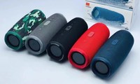 Conozca el CHARGE5: un altavoz Bluetooth duradero y resistente al agua con una impresionante salida de bajos y una práctica ranura para tarjetas integrada