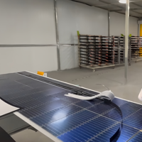 Ligne de production de panneaux photovoltaïques à technologie durable, directement de l'usine, avec machine d'assemblage pour un rendement de production maximal