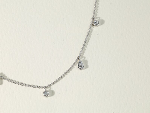 สร้อยคอเพชรเลี้ยงในห้องปฏิบัติการ ดีไซน์เรียบหรู สีทองคำขาว รูปทรงหยดน้ำ ซ้อนกันเป็นชั้นๆ ของขวัญวันครบรอบ - Product Image 4