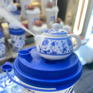 Teiera Portatile in Porcellana Blu e Bianca per Tè al Latte, con Coperchio, 30ml, Design Moderno e Minimalista per Negozi di Tè al Latte, Piccolo Drago - Product Image 1