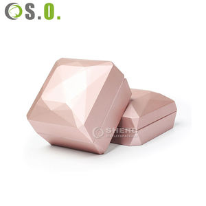Caja de Anillo con Tapa Abatible y Luz LED, Forma de Diamante, Forro de Terciopelo Negro Lacado, Empaque de Regalo de Alta Gama, Logotipo Personalizado, Regalo de Boda - Product Image 2