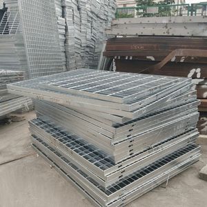 Grille <span class=keywords><strong>de</strong></span> passerelle en acier galvanisé flexible pour trottoir et <span class=keywords><strong>garage</strong></span>, épaisseur 6 mm, efficace et robuste - Product Image 1