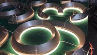 Enseigne lumineuse LED 3D personnalisée en métal noir avec halo lumineux pour la maison, le bureau et la décoration murale de marque