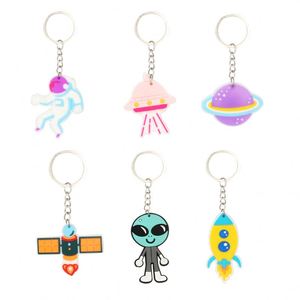 Set de Recuerdos para Fiesta de Cumpleaños Temática Espacial: Pulseras de Astronauta, Llaveros y Anillos - Product Image 4