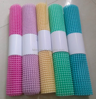 Rouleau de revêtement d'étagère et de tiroir non adhésif en maille PVC réversible moderne de 12 pouces x 20 pieds Poignée antidérapante Cuisine et maison Cuisine Maison