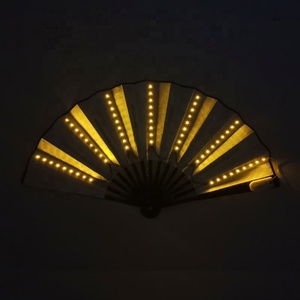 Abanico Plegable de Bambú de 33 cm con Luz LED para Espectáculos, Fiestas, Bodas, Bares Nocturnos, Clubes, Estilo Musical Pintado, Venta al por Mayor - Product Image 1