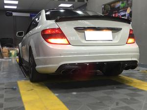Diffuseur de lèvre arrière en carbone C63 pour <span class=keywords><strong>Mercedes</strong></span> <span class=keywords><strong>Benz</strong></span> <span class=keywords><strong>W204</strong></span> C63 AMG - Product Image 2