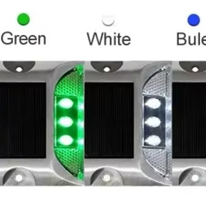 Lampe de marquage au sol solaire certifiée IP68 pour allées extérieures et chemins piétonniers - Product Image 4