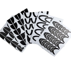 Pochoir Réutilisable en Plastique 3D pour Ongles, Autocollant Aérographe, Guide de Peinture par Pulvérisation pour French Manucure en V, pour Nail Art et Manucure - Product Image 2