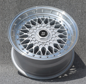 Jantes en alliage argentées de style VIP 16x8 16x9 ET15 <span class=keywords><strong>25</strong></span> 4X100 73.1CB avec rivets dorés pour personnalisation de berlines de luxe - Product Image 4