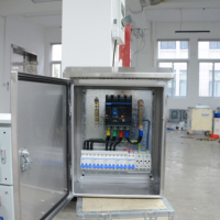 Armoire de commande VFD triphasée à économie d'énergie en acier inoxydable pour l'automatisation de l'alimentation en eau des serres IP55