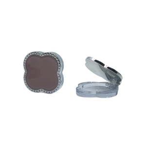 Yuecai Boîtier vide pour fard à joues et illuminateur, forme trèfle, avec bordure et garniture en strass, couleur unie, vente en gros - Product Image 6
