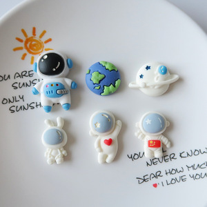 Ciondoli in resina all'ingrosso telefono cellulare alla rinfusa di ciondoli spazzatura per telefoni spaziali astronauta in resina Charms - Product Image 2