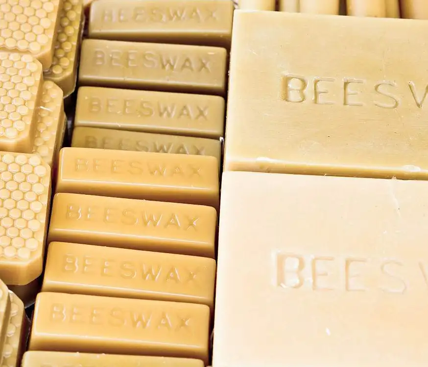 ขี้ผึ้งผึ้งธรรมชาติขายส่งเครื่องสำอางเกรดอาหารบล็อกเม็ดจำนวนมากขี้ผึ้งอินทรีย์สีขาวสีเหลือง