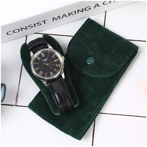 Pochette de voyage personnalisée pour montre, sac à bijoux en feutre aiguilleté pour colliers, pochette à montre en velours suédé vert de qualité supérieure avec insert - Product Image 1