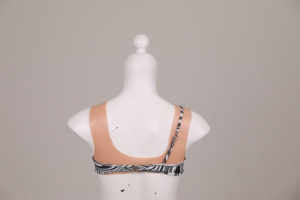 Prótesis de Senos de Silicona Realistas con Cuello Redondo y Diseño Hueco para Disfraces y Mascaradas - Product Image 2
