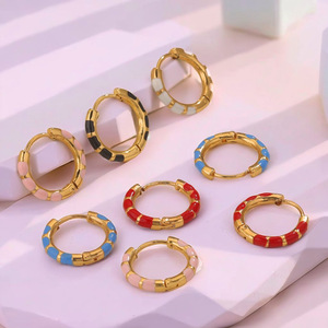 ต่างหูห่วงสแตนเลสสตีลเคลือบทอง 18K PVD สีสันหลากหลายสำหรับผู้หญิง |   กันน้ำ ป้องกันการแพ้ และไม่ซีดจาง - Product Image 3