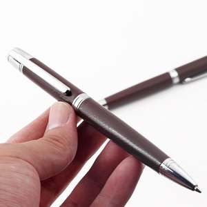 Stylo à bille promotionnel en cuir marron torsadé de style exécutif - Product Image 4