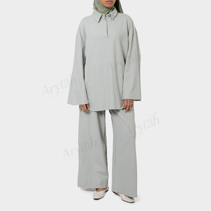 <span class=keywords><strong>Set</strong></span> Elegante Minimalista Verde Polvere per Donne Musulmane, Tunica con Colletto a Polo e Pantaloni, Outfit Islamico Modesto per il Tempo Libero - Product Image 5