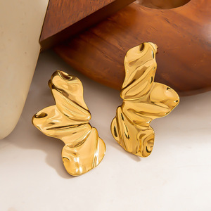 Boucles d'oreilles pendantes en forme de fleur, couleur or 18 carats, alliage de zinc, design géométrique, tige en acier inoxydable EH12039 - Product Image 3