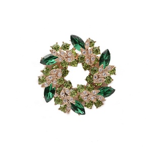 Broche dorado con diamantes de imitación de cristal para mujer, joyería de flores rojas chinas, broches femeninos para niñas, bufanda, joyería nueva 2021 - Product Image 1