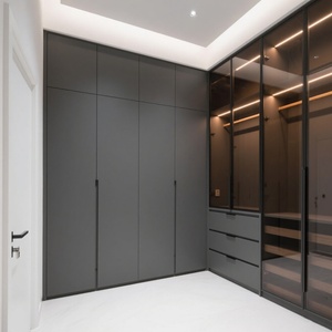 Dressing moderne autoportant écologique avec grandes portes vitrées, finition gris foncé mat, poignées dissimulées, sur mesure pour hôtel - Product Image 4