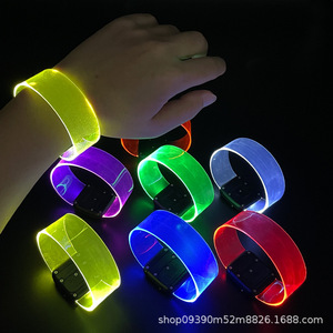 Pulsera magnética luminosa de TPU transparente fluorescente para conciertos y accesorios de animación. - Product Image 3