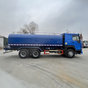 <span class=keywords><strong>Camion</strong></span>-citerne à eau diesel HOWO 6x4 d'occasion avec moteur et composants essentiels pour la pulvérisation d'eau incendie à vendre - Product Image 1
