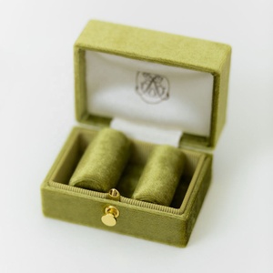 Portagioie personalizzato in velluto di seta verde Vintage di lusso due rotoli di velluto all'interno di proposte di velluto scatola per fedi nuziali per 2 anelli - Product Image 3