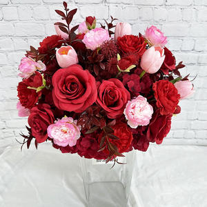 Arreglo Romántico de Rosas de Seda Rojas con Flores Rosadas Mixtas, Ramo de Flores Artificiales Hecho a Mano, Centro de Mesa para el Día de San Valentín - Product Image 1