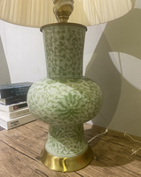 Nouvelle lampe de table en porcelaine chinoise avec base de vase en céramique en forme de fleur blanche verte pour la décoration intérieure pour le salon ou le chevet