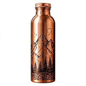 Bouteille d'eau en cuivre artisanale avec motif gravé de montagne et de pin, vaisselle portable pour l'extérieur - Product Image 1