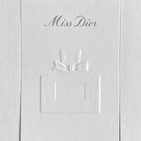 Cartes en papier en coton gaufré avec logo estampé à chaud pour emballage de parfum de luxe échantillon d'affichage cosmétique carte de visite personnalisée