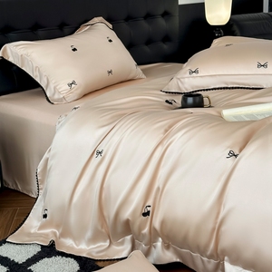 Parure de lit de luxe légère brodée en soie lavée de haute qualité, style français, disponible en 3 ou 4 pièces - Product Image 3
