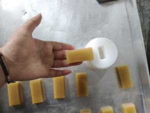 Machine à extruder et à couper les barres de dattes bon marché, petite machine à fabriquer des barres protéinées, machine à fabriquer et à emballer des barres énergétiques - Product Image 5