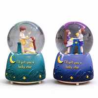 Globe à neige musical peint à la main avec couple, base en résine, lumière LED, neige automatique, cadeau de mariage