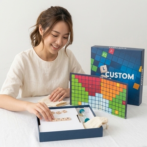 Jeu de société éducatif pliable personnalisé avec tuiles de lettres en bois, puzzle de <span class=keywords><strong>mots</strong></span> croisés, minuteur sablier et emballage en boîte en papier - Product Image 2