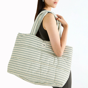 LE PETIT RUISSEAU Bolso de Viaje de Nailon Resistente, Bolso de Hombro para Mujer al por Mayor con Bolsillo, Ligero y Acolchado - Product Image 1