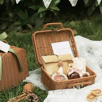 Panier de pique-nique rectangulaire en rotin PP tressé fait main avec poignée durable pour l'extérieur, le camping et l'organisation à domicile, beige