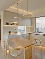 Meubles de cuisine modernes de luxe en bois XINGRUO, aménagement en U, îlot de cuisine cannelé avec table, unités de cuisine modulaires sans poignées