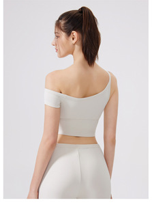 Débardeur de yoga asymétrique à une épaule pour femme, coupe ajustée, soutien-gorge de sport rembourré, respirant, pour Pilates et entraînement, vente en gros OEM ODM - Product Image 3