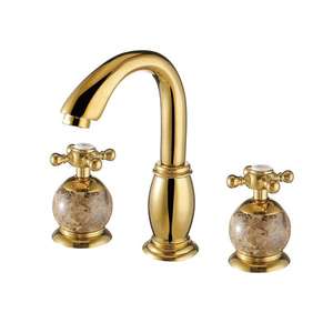 Robinet à trois trous en laiton européen Bassin <span class=keywords><strong>sous</strong></span>-comptoir en titane doré Robinet <span class=keywords><strong>de</strong></span> lavabo séparé pour <span class=keywords><strong>salle</strong></span> <span class=keywords><strong>de</strong></span> <span class=keywords><strong>bain</strong></span> à eau chaude froide à double poignée - Product Image 1