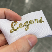 Étiquette en silicone personnalisée à haute fréquence en TPU gaufré, logo de marque doré thermocollant, étiquette de transfert thermique pour vêtements