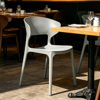 Chaises de salle à manger empilables style minimaliste multicolores en forme d'oreille d'éléphant, dossier en plastique, pour usage domestique et salle d'attente, vente en gros