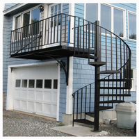Escalier en colimaçon moderne en acier avec main courante en fil d'acier, structure sûre et durable pour appartement intérieur